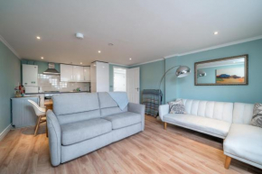 Modern Luxury Apartment, Sleeps Five, Barons Court